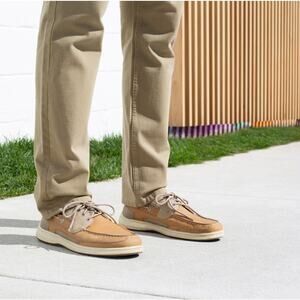 NEW Men's Stylish Dockers Beacon Leather Boat Shoes in Tan/Taupe (Size 9.5)